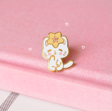 Load image into Gallery viewer, Tiny Hoya Head Kitty Enamel Pin
